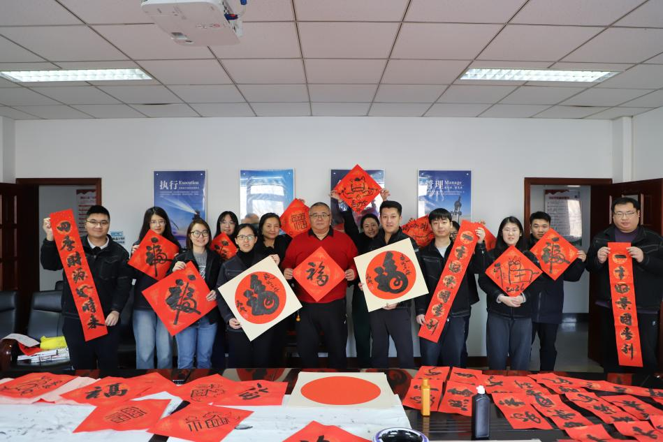 筆墨傳情暖人心 萬福迎春啟新程——濟(jì)南城投集團(tuán)開展“送萬福、進(jìn)萬家”文化藝術(shù)主題活動(dòng)